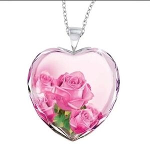 Vintage Heart Rose‎ Pendant Necklace